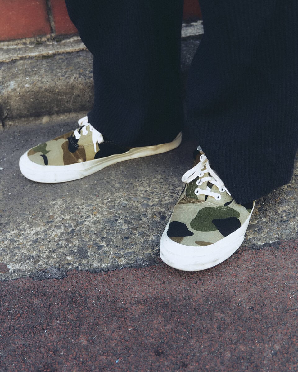 【20代スナップ】インナーとスニーカーの柄がいいスパイスに