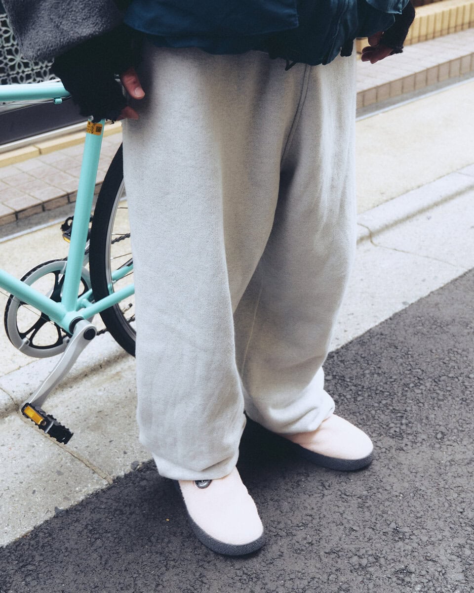 【20代スナップ】グレーのスウェットをベースに色物をいい塩梅に足して