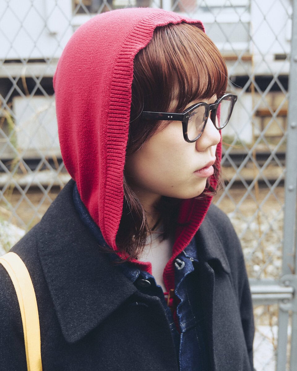 【20代スナップ】“なるべく傘をさしたくない”コーデのポイントはフードづかい？