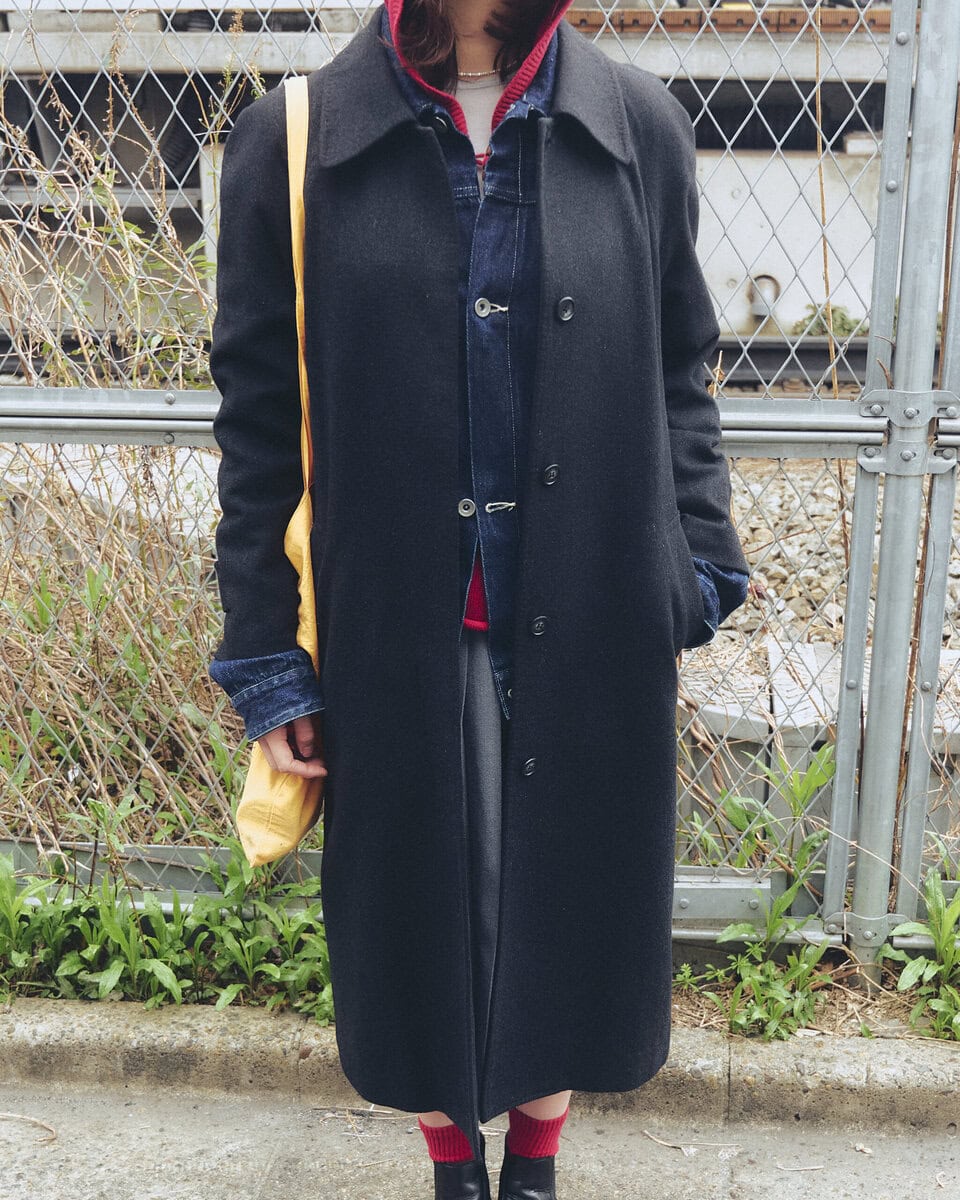 【20代スナップ】“なるべく傘をさしたくない”コーデのポイントはフードづかい？