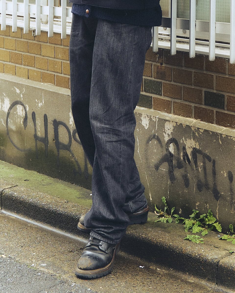 【20代スナップ】モノトーンでも重すぎないのは濃淡とアイテムのグラデーションが絶妙だから