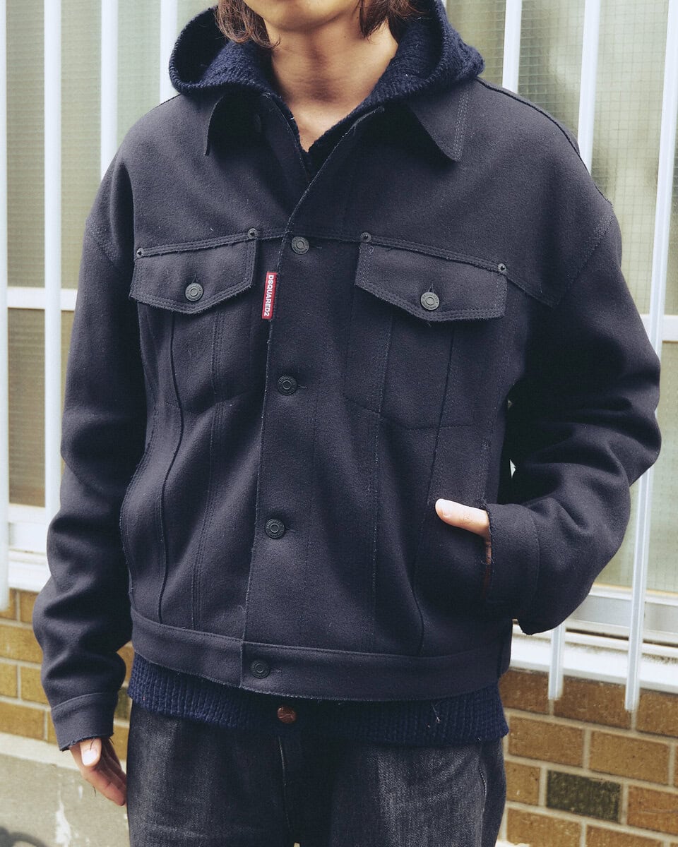 【20代スナップ】モノトーンでも重すぎないのは濃淡とアイテムのグラデーションが絶妙だから