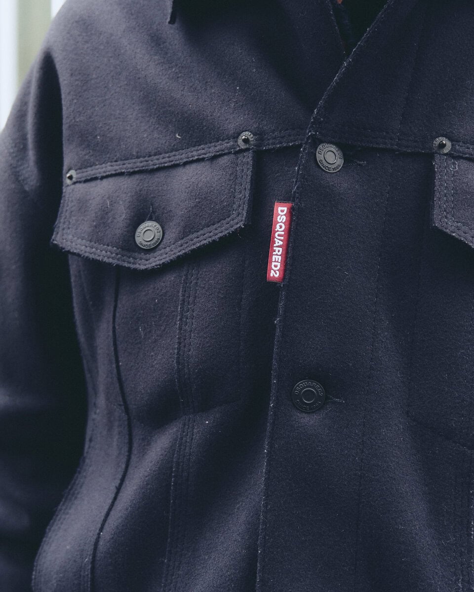 【20代スナップ】モノトーンでも重すぎないのは濃淡とアイテムのグラデーションが絶妙だから