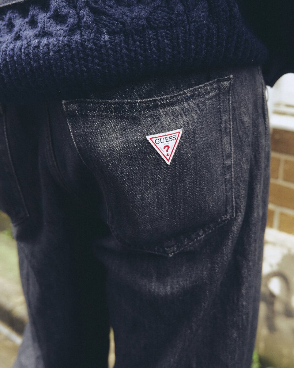 【20代スナップ】モノトーンでも重すぎないのは濃淡とアイテムのグラデーションが絶妙だから