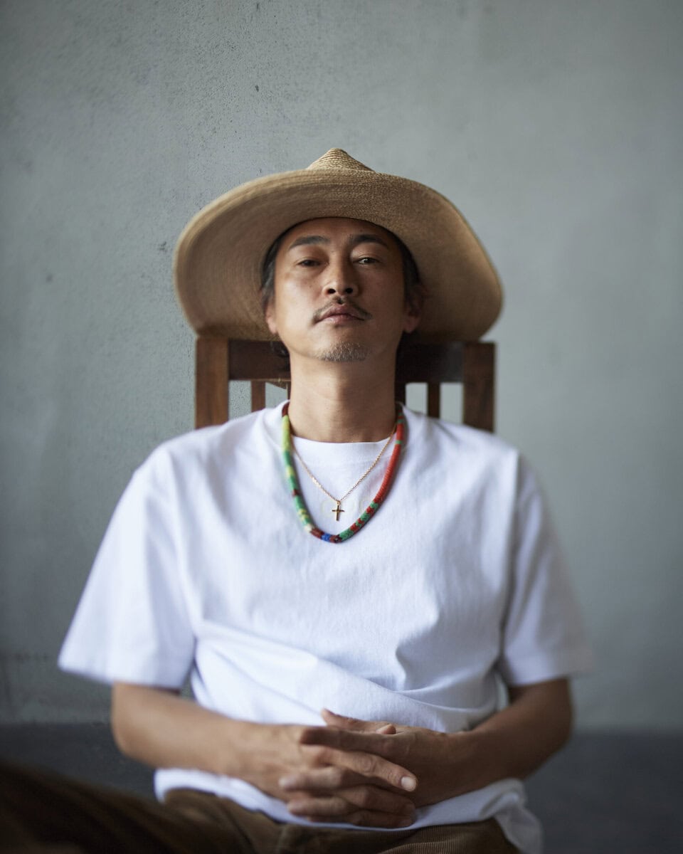 着用と洗いを重ねることでヴィンテージTシャツのような表情へと変化し、日常の中で育てていけるプロダクトとして提案されている。