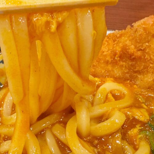 濃厚なスープが麺によく絡む