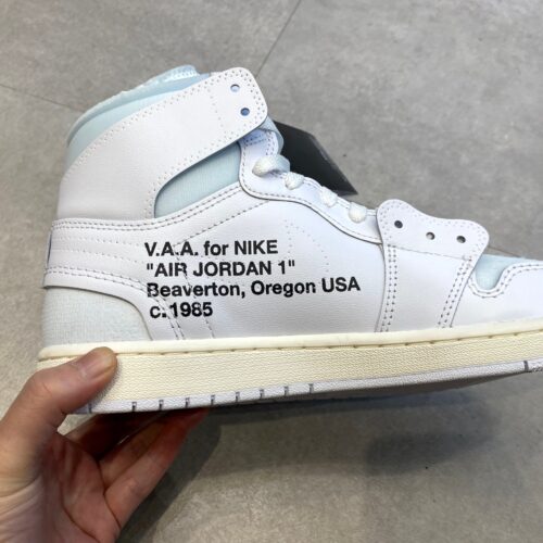 Virgil Abloh Archive (V.A.A.) × Nike（ヴァージルアブローアーカイブ (V.A.A.) ×ナイキ）のエアジョーダン1 レトロ ハイ OG 