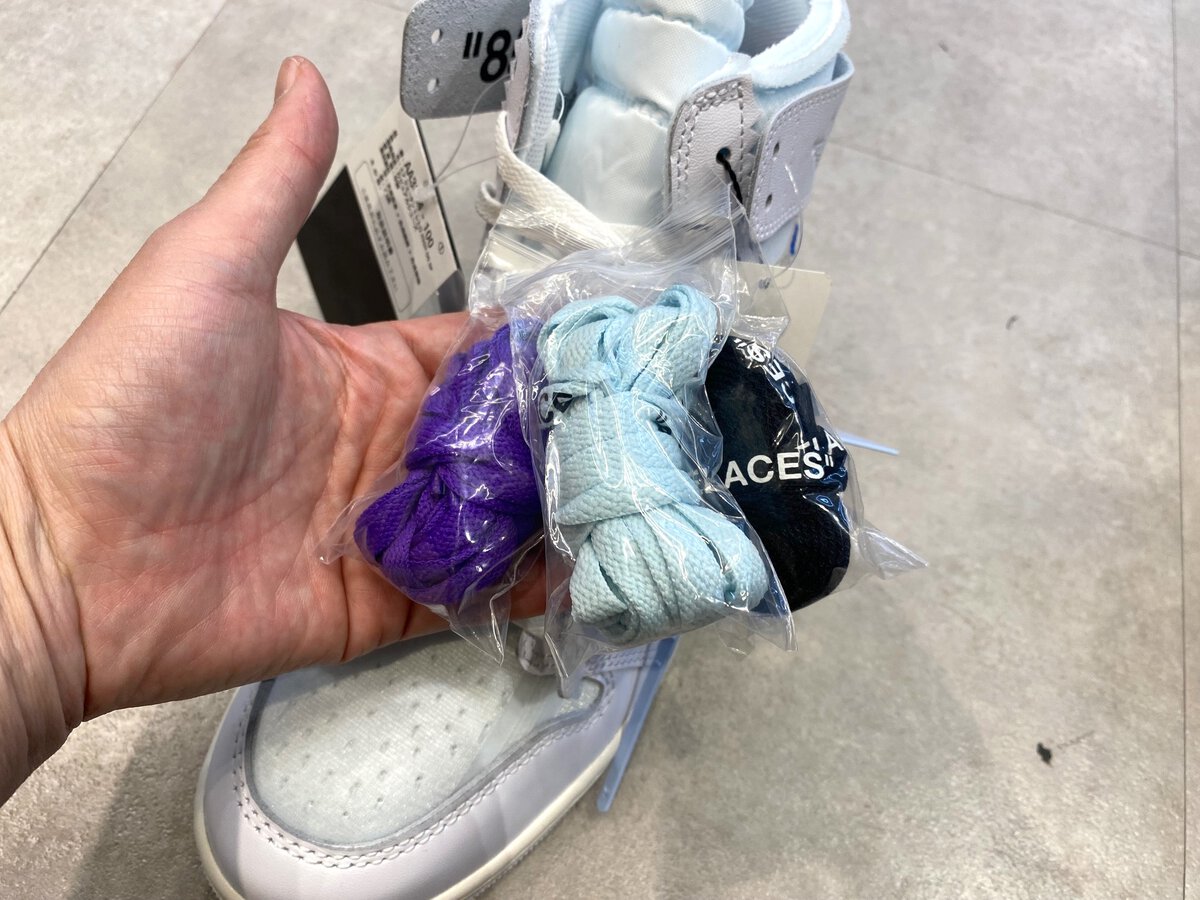 Virgil Abloh Archive (V.A.A.) × Nike（ヴァージルアブローアーカイブ (V.A.A.) ×ナイキ）のエアジョーダン1 レトロ ハイ OG "アラスカ"