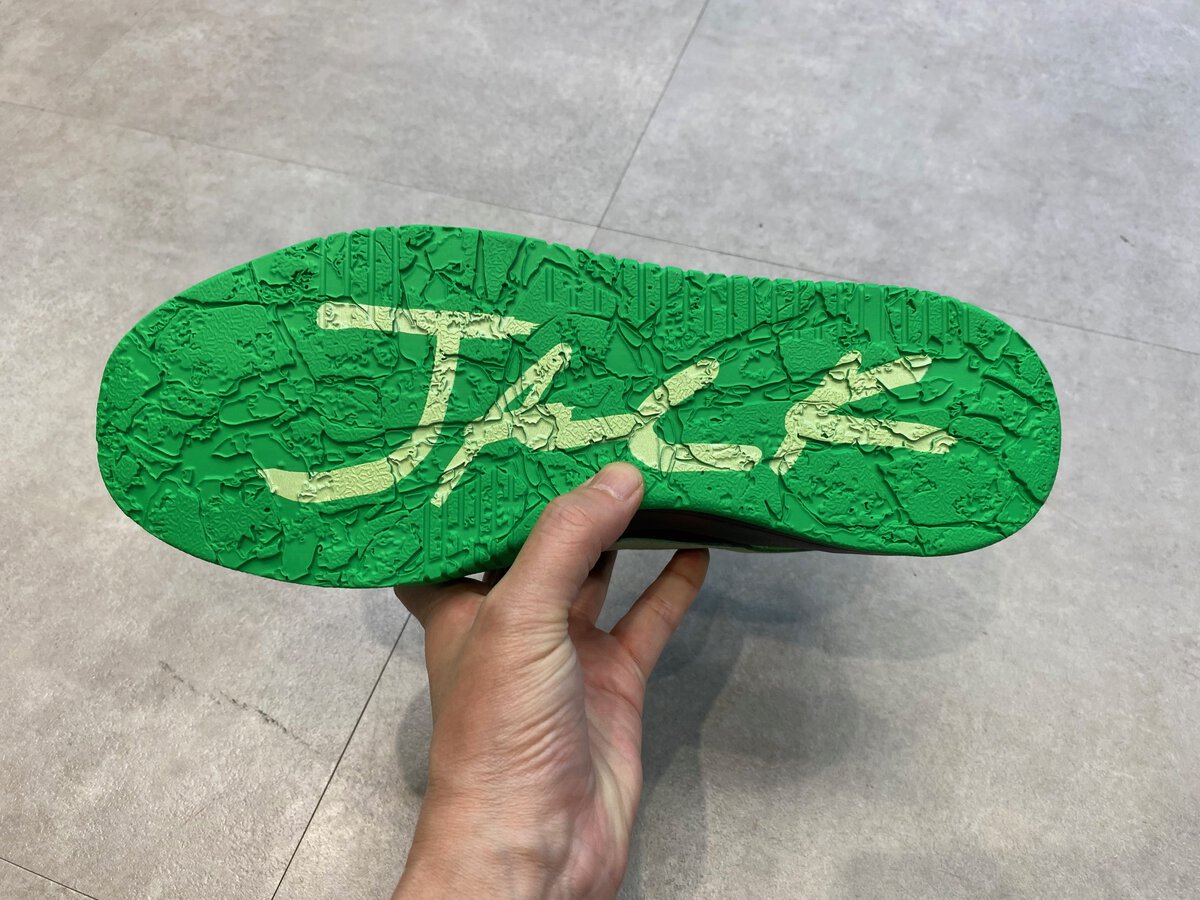 Travis Scott × Nike（トラヴィススコット × ナイキ）のジョーダン ジャンプマンジャック CJ1 T-Rexx 