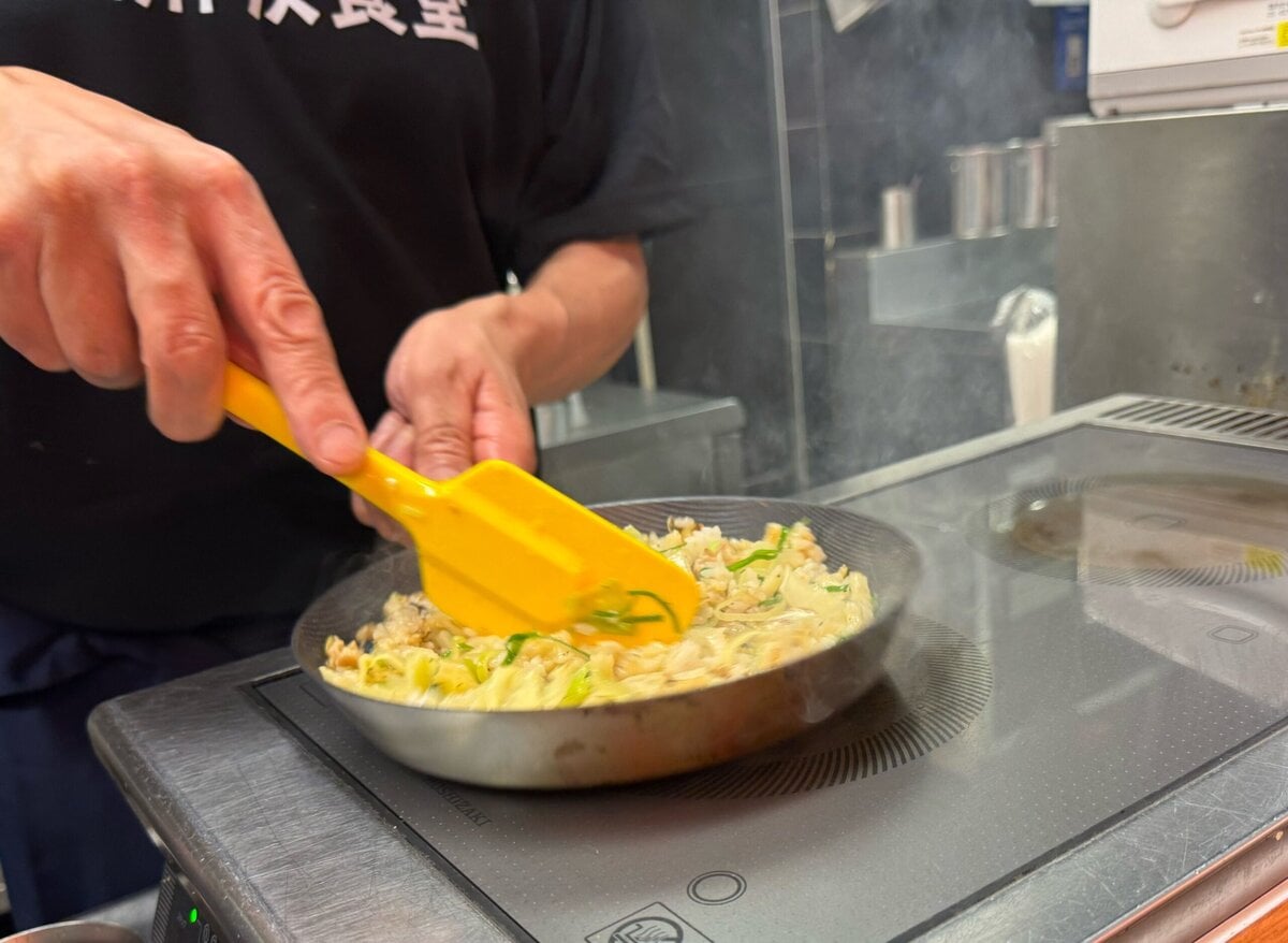 ジュージューという音と共に立ち上がってくる香ばしいソースの香りに、食欲が掻き立てられまくる……!