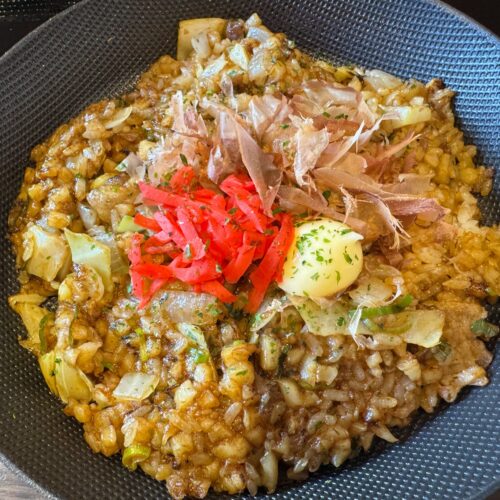 このジャンクさがたまらん！濃い目のソースが決め手の「やみつきソース味」