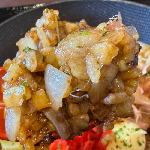 かなり濃い目のソースの味わいが背徳感あって良い感じ！