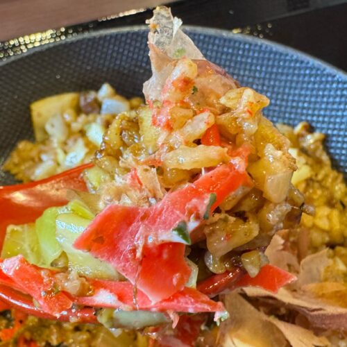 マヨ＆紅生姜を混ぜ合わせてさらに背徳感マシマシに！