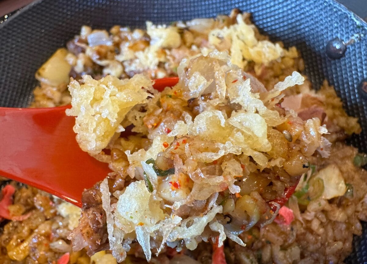 天かすのザクザクとした食感とコクが加わる