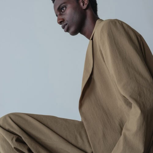 24時間365日身に付けられる汎用性と利便性を備え、ON/OFF両用のアーバンユニフォームを提案するDESCENTE ALLTERRAIN I/O。今季は先行して展開していたデニム調シリーズに続き、リネンライクな新シリーズが加わる。