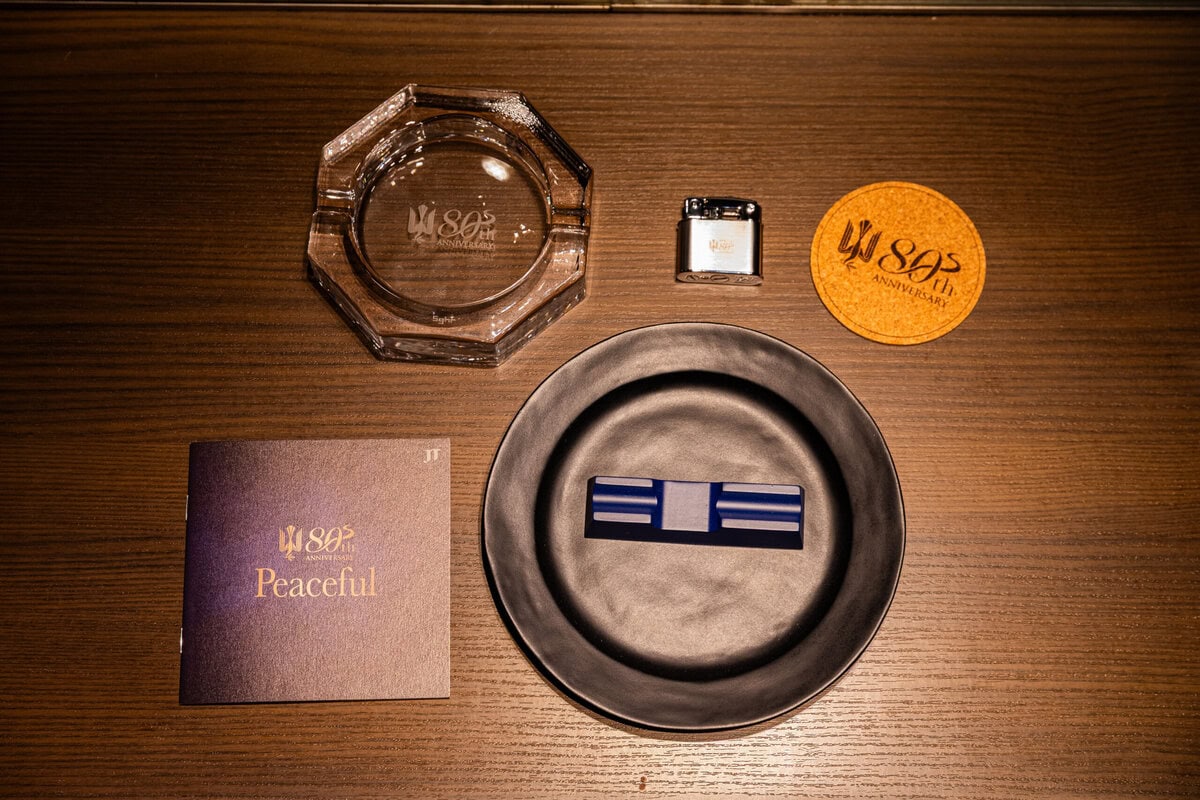 JT ポップアップショップ「Peace 80周年記念 Peaceful」銀座のバー「Ginza Bar L’aurora」で開催 座席セット 灰皿 オイルライター