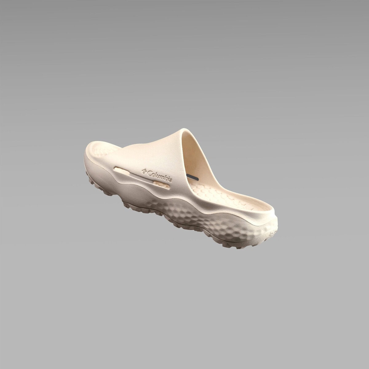 機能性の高さはもちろん、見た目にもインパクトのあるボリュームソールで、夏の足元をしっかりアップデートしてくれそうな新作。街でもアウトドアでも気兼ねなく履ける一足を探しているなら、かなり気になる存在になりそうだ。