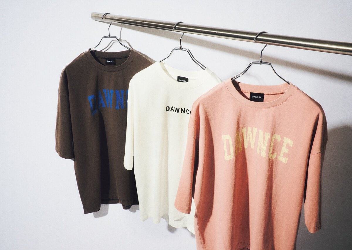 リラックスフィットのDAWNCEのTシャツシリーズ