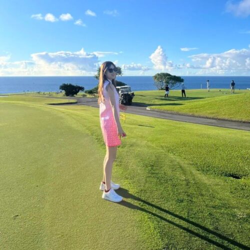 【ゴルフ女子の本音】自己流2年、スコア130台の壁。月額6,000円台〜の「ステップゴルフ」で劇的に上達!?