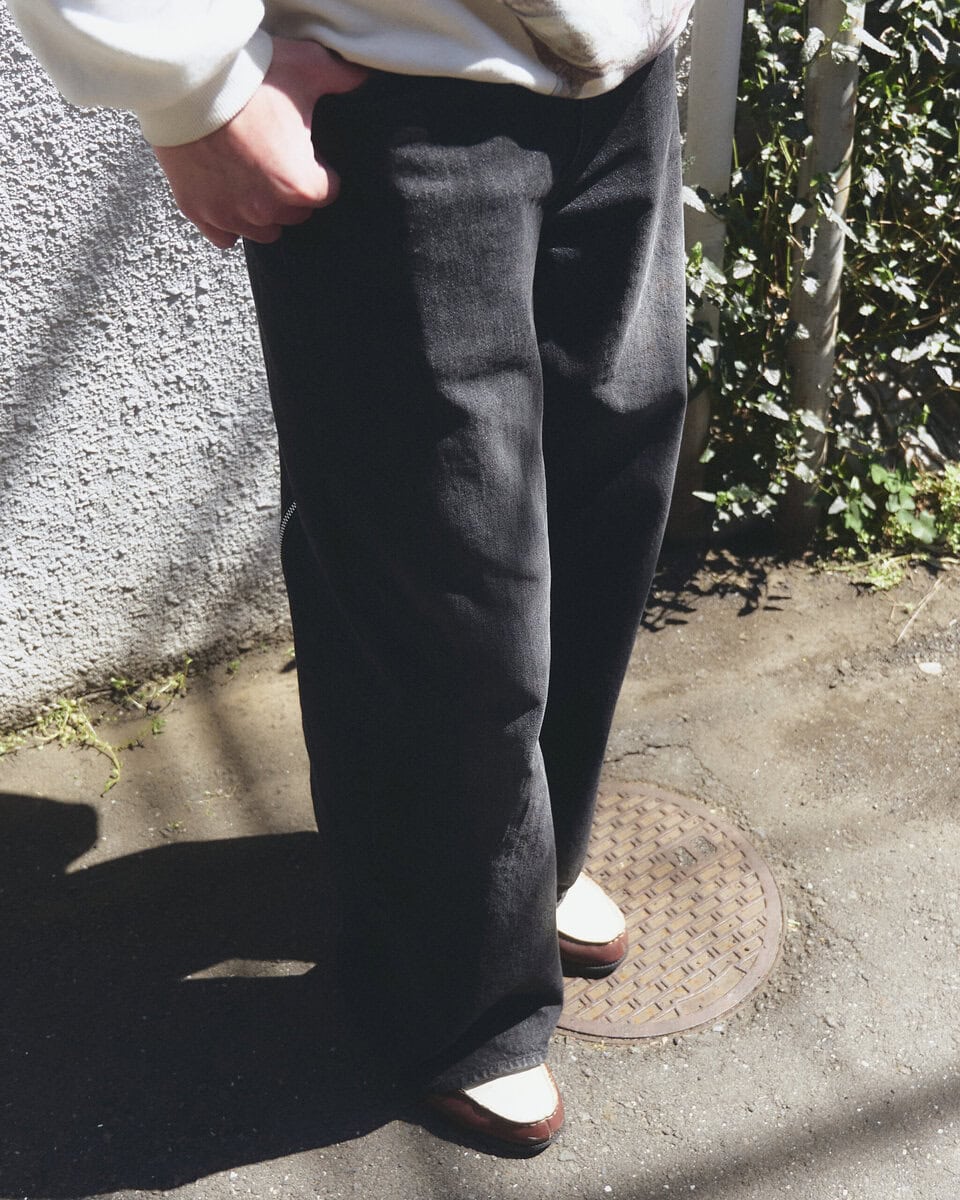 【20代スナップ＠原宿】ラフなパーカ＆デニムコーデをケンフォードの革靴で引き締め