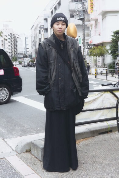 【20代スナップ@渋谷】全身古着のオールブラックコーデは丈感とシルエットがポイント