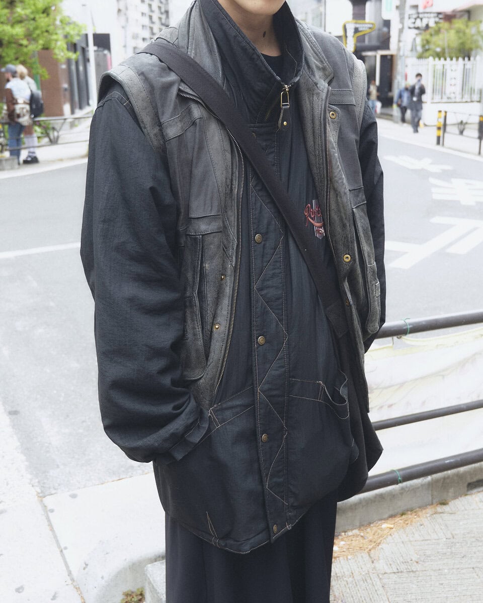 【20代スナップ@渋谷】全身古着のオールブラックコーデは丈感とシルエットがポイント