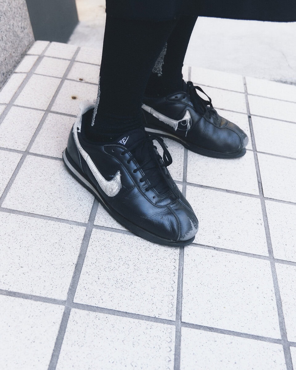 【20代スナップ＠渋谷】ネクタイ、ベスト、パンツの色をモノトーンでまとめて