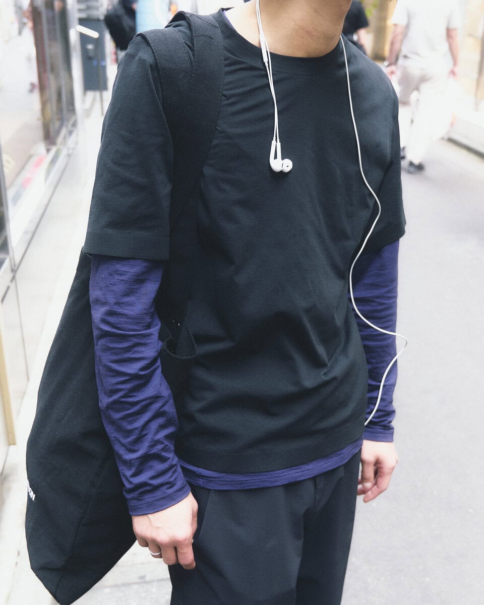 【20代スナップ＠原宿】春に使えるロンT＆Tシャツのモノトーンレイヤード