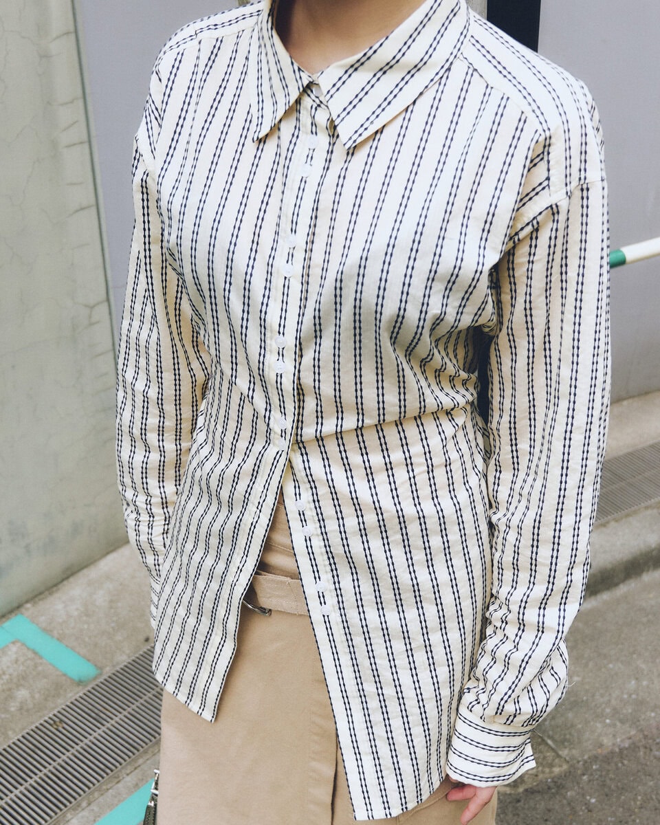 【20代スナップ@原宿】シャツを軸に組み立てた“爽やか見え”のアースカラーコーデ