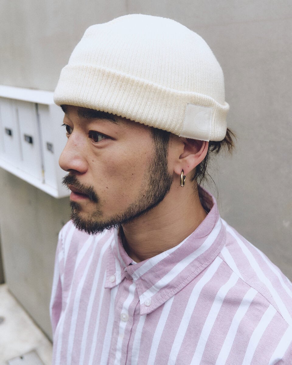 【30代スナップ@原宿】ピンクのストライプシャツを上品に着こなして