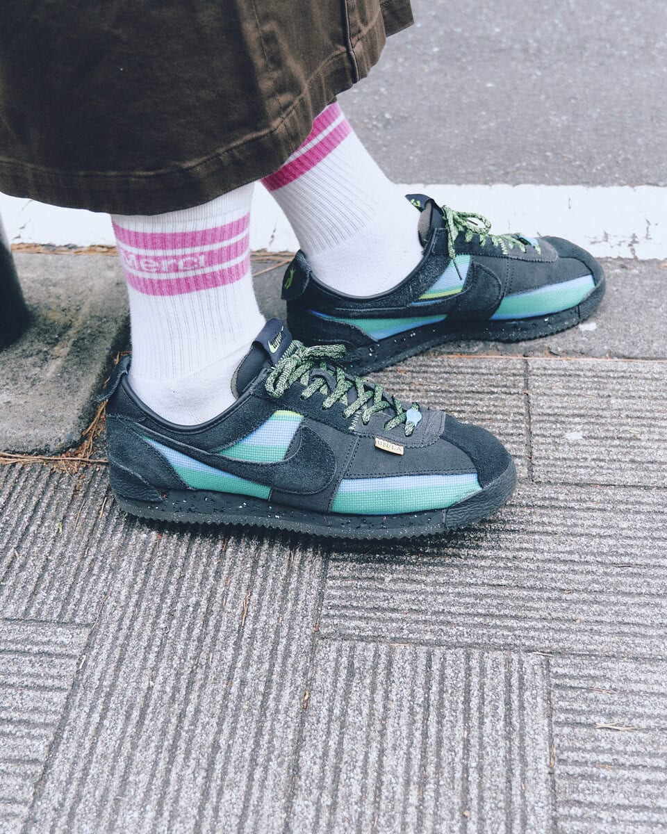【20代スナップ@渋谷】緑×茶の春らしいカラーパレットに、アクセも抜かりなく
