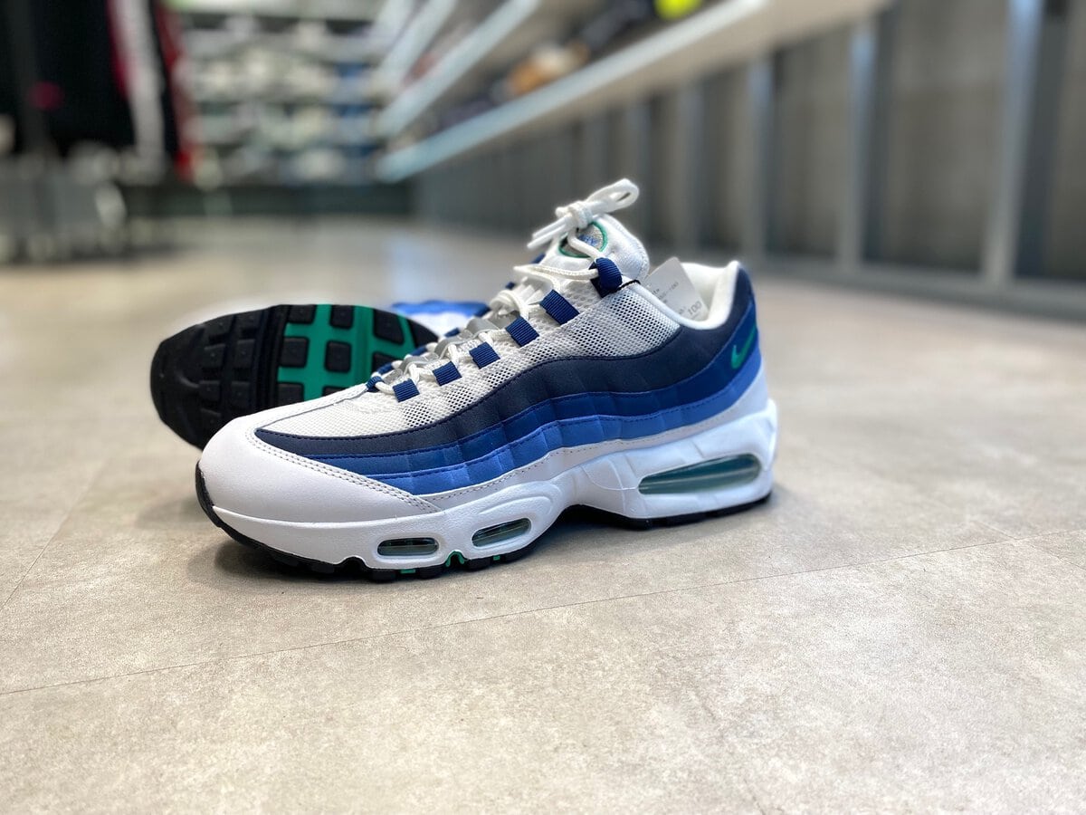 Nike（ナイキ）のエアマックス95 ビッグバブル "スレート"