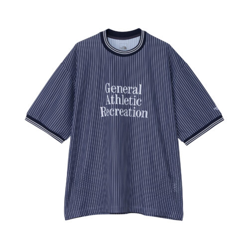 ユニセックスで展開される「GAR Game Shirt」は、スポーティなストライプ柄とゲームシャツデザインをベースにしながら、部位ごとに異なるメッシュ構造を採用した高機能モデル。