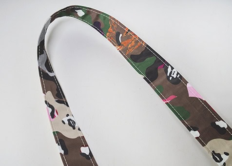 ハンドルと底の部分に新作HYBRID CAMOパターンを採用