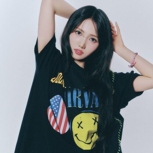 IS:SUEのNANOが着こなすDISCOVEREDのTシャツ