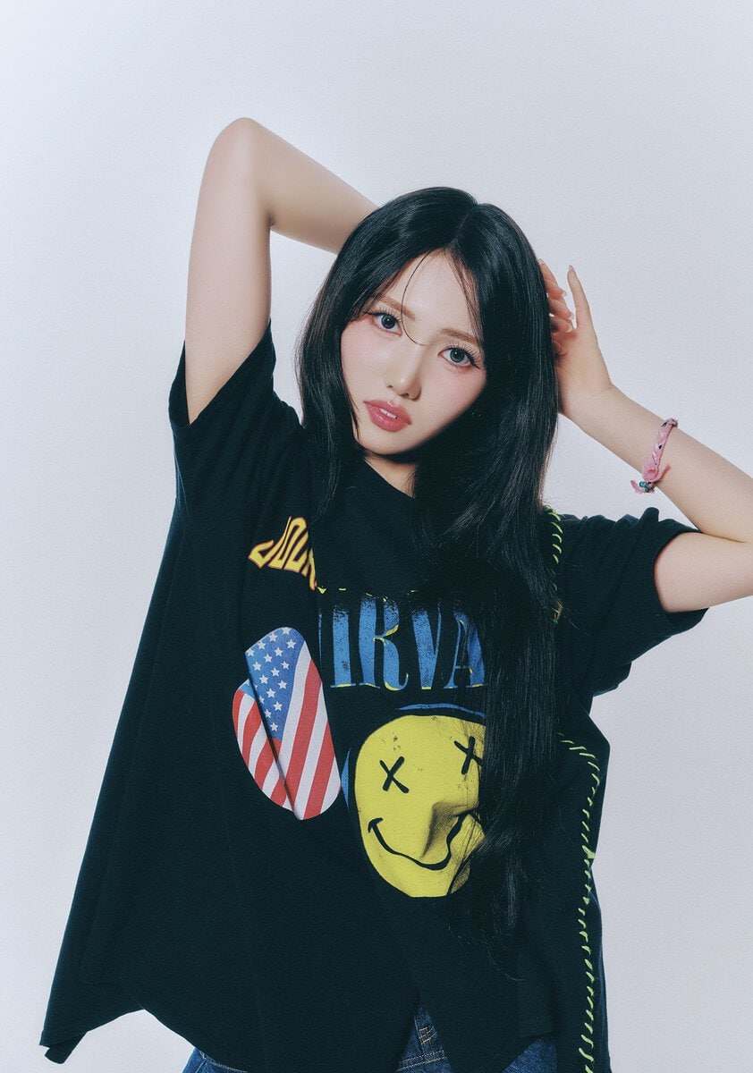 IS:SUEのNANOが着こなすDISCOVEREDのTシャツ