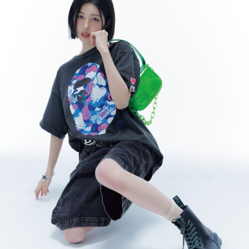 IS:SUEのYUUKIが着こなす、A BATHING APE®×EMOTIONALLY UNAVAILABLEのTシャツ