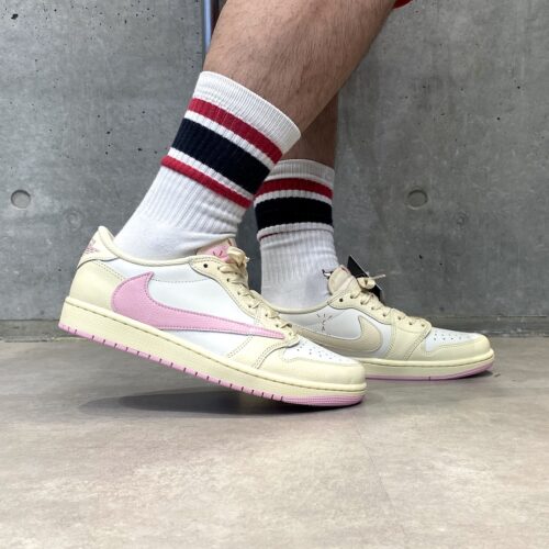 Travis Scott × Nike（トラヴィススコット × ナイキ）のエアジョーダン1 レトロ ロー OG 