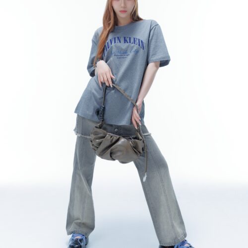 IS:SUEのRINOが着こなすCalvin KleinのTシャツ