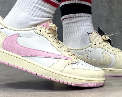 Travis Scott × Nike（トラヴィススコット × ナイキ）のエアジョーダン1 レトロ ロー OG 