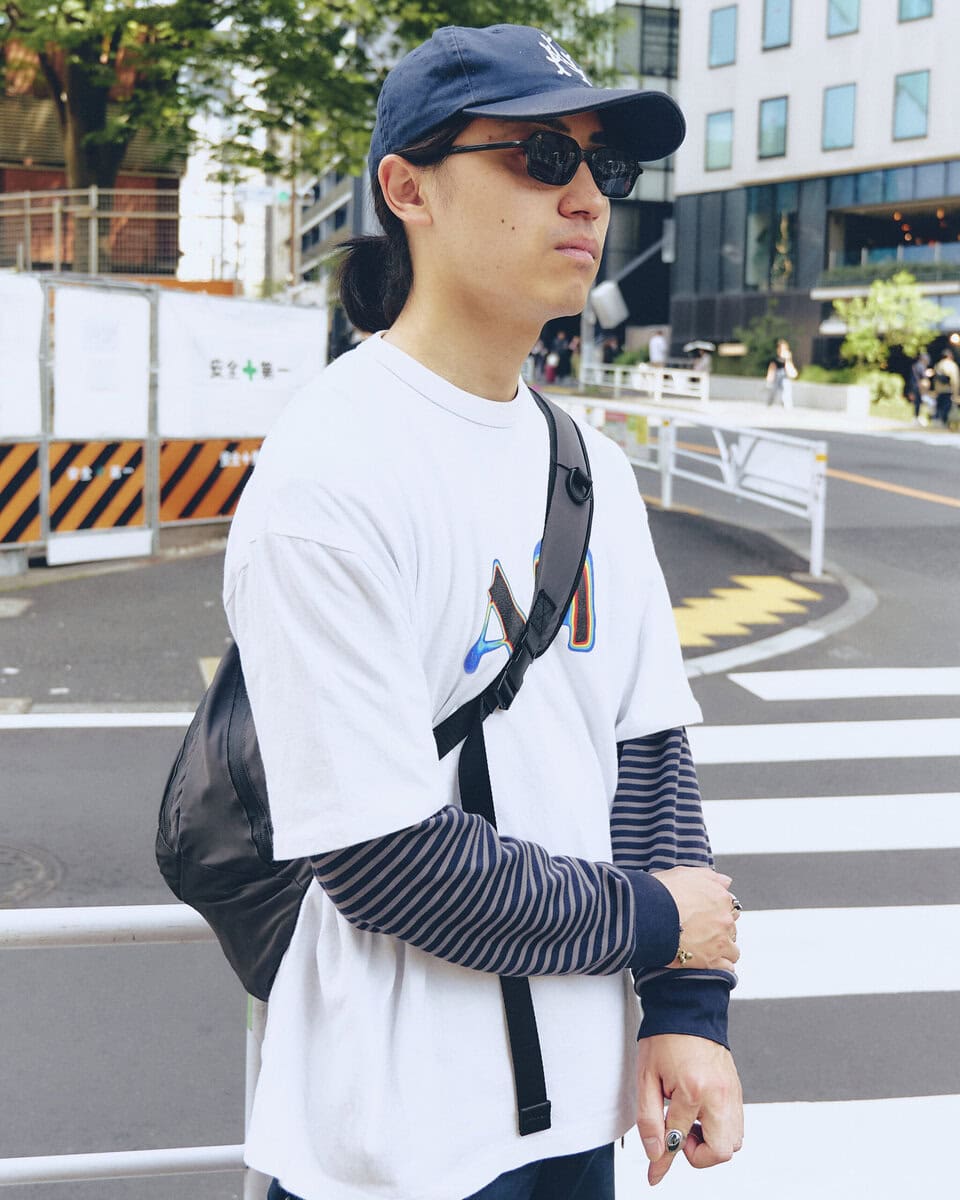 【20代スナップ＠渋谷】“動きやすい格好”の肝はヤックパックのショルダーバッグ