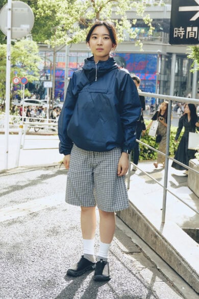 【20代スナップ@渋谷】サロモンの「リーラックス 6.0」シリーズで散歩しやすく!