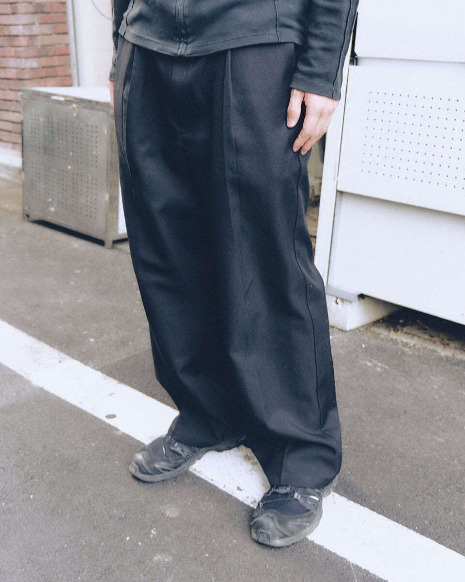 【20代スナップ@渋谷】モードな雰囲気の中にアウトドアブランドの“野暮ったさ”をイン
