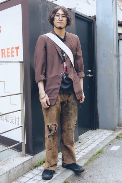 【20代スナップ@原宿】上下のカラートーンを合わせてTシャツの“映え”狙い