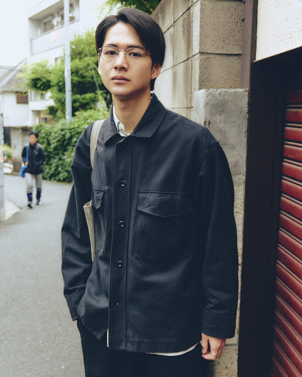 【20代スナップ＠下北沢】夏もほどよくシックに足元を演出するならクラークスが最適