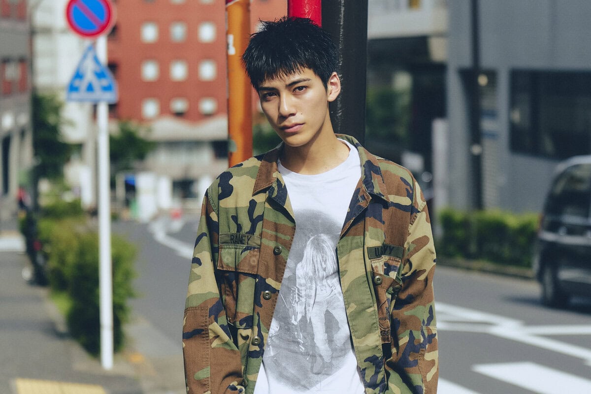 【20代スナップ@渋谷】ボリューミーなアウターの足元にはブーツが最適なバランス