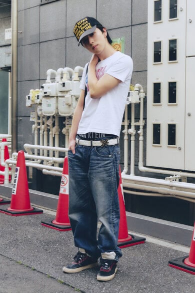 【20代スナップ＠原宿】“見せパン”のブランドロゴの見え具合が絶妙