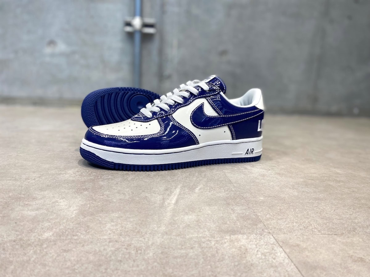 NIGO® × Nike(二ゴー × ナイキ)のエアフォース1 '01 ロー "ラストオージー2"