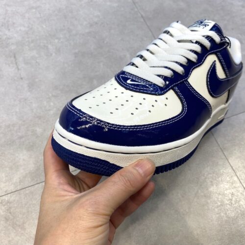 NIGO® × Nike(二ゴー × ナイキ）のエアフォース1 '01 ロー 