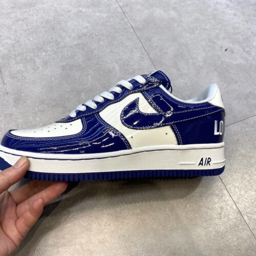 NIGO® × Nike(二ゴー × ナイキ）のエアフォース1 '01 ロー 